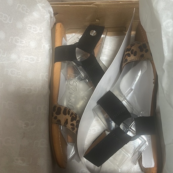 Womens UGGS Sandle - Picture 2 of 2